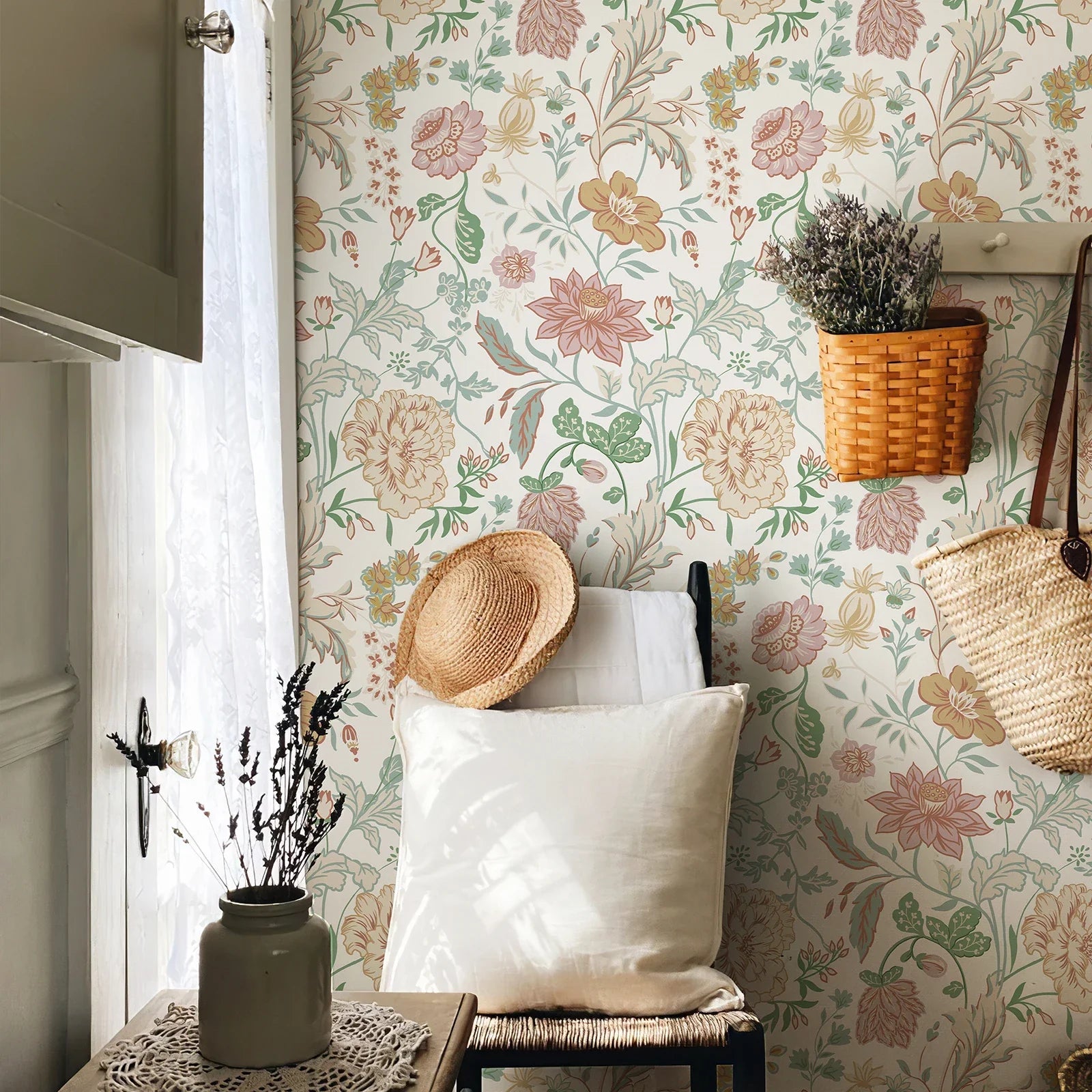 Floraal behang kinderkamer bloemen met pastelkleuren voor een gezellige sfeer