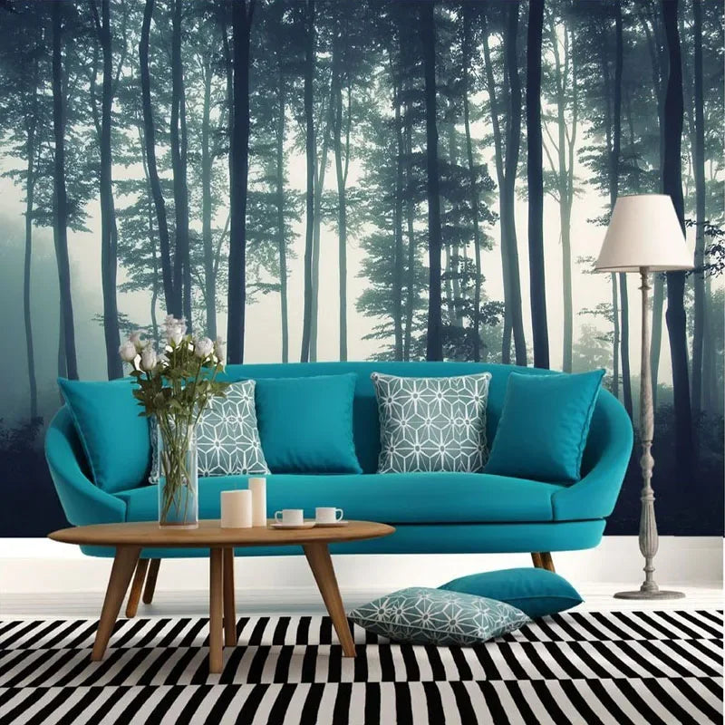 Heldere turquoise bank met decoratieve kussens in Bos Behang Woonkamer